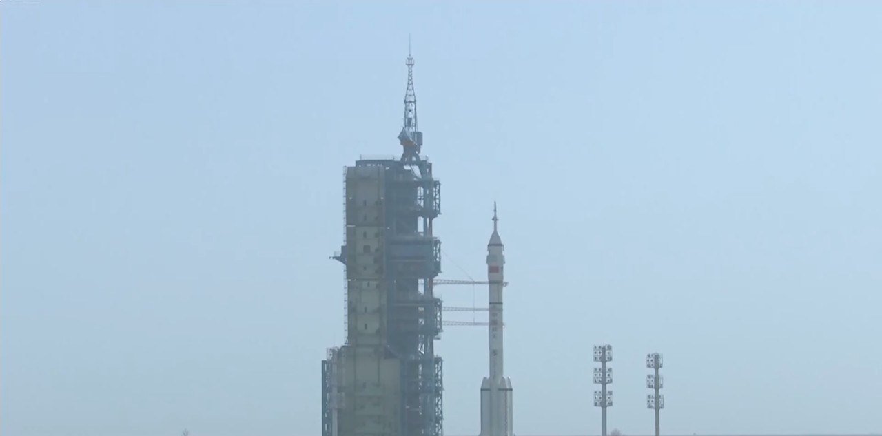 China Luncurkan 4 Roket Berbeda dalam 45 Jam feat china roket