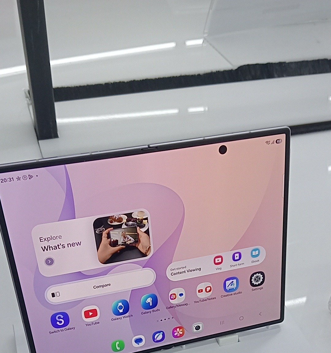 iPhone Duo vs Galaxy Z Fold 8: Apple Buka Perang Foldable Samsung Galaxy Z Fold 8