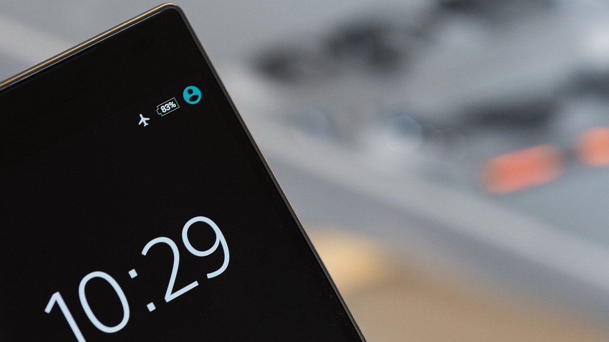 feat smartphone q3