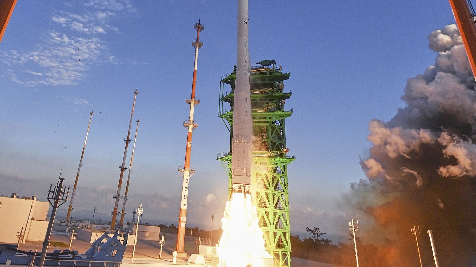 Nuri Sukses, 14 dari 15 Satelit Capai Orbit hero nuri 15 satelit
